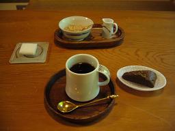 コーヒーと黒糖菓子